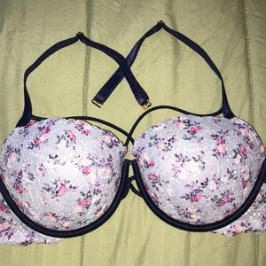 💖NWOT VS PINK Strappy Bra 💖